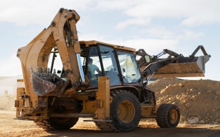 John Deere Broadens Its Range of Compact Wheel Loader Models in the P-Tier Category